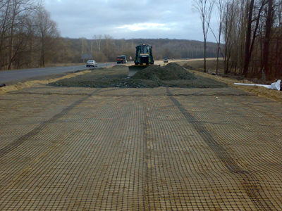 Rinforzo di strada in Ucraina con geogriglie tridimensionali Tenax 3D Grid